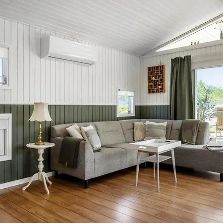 Semesterbostad Lovely In With Wifi